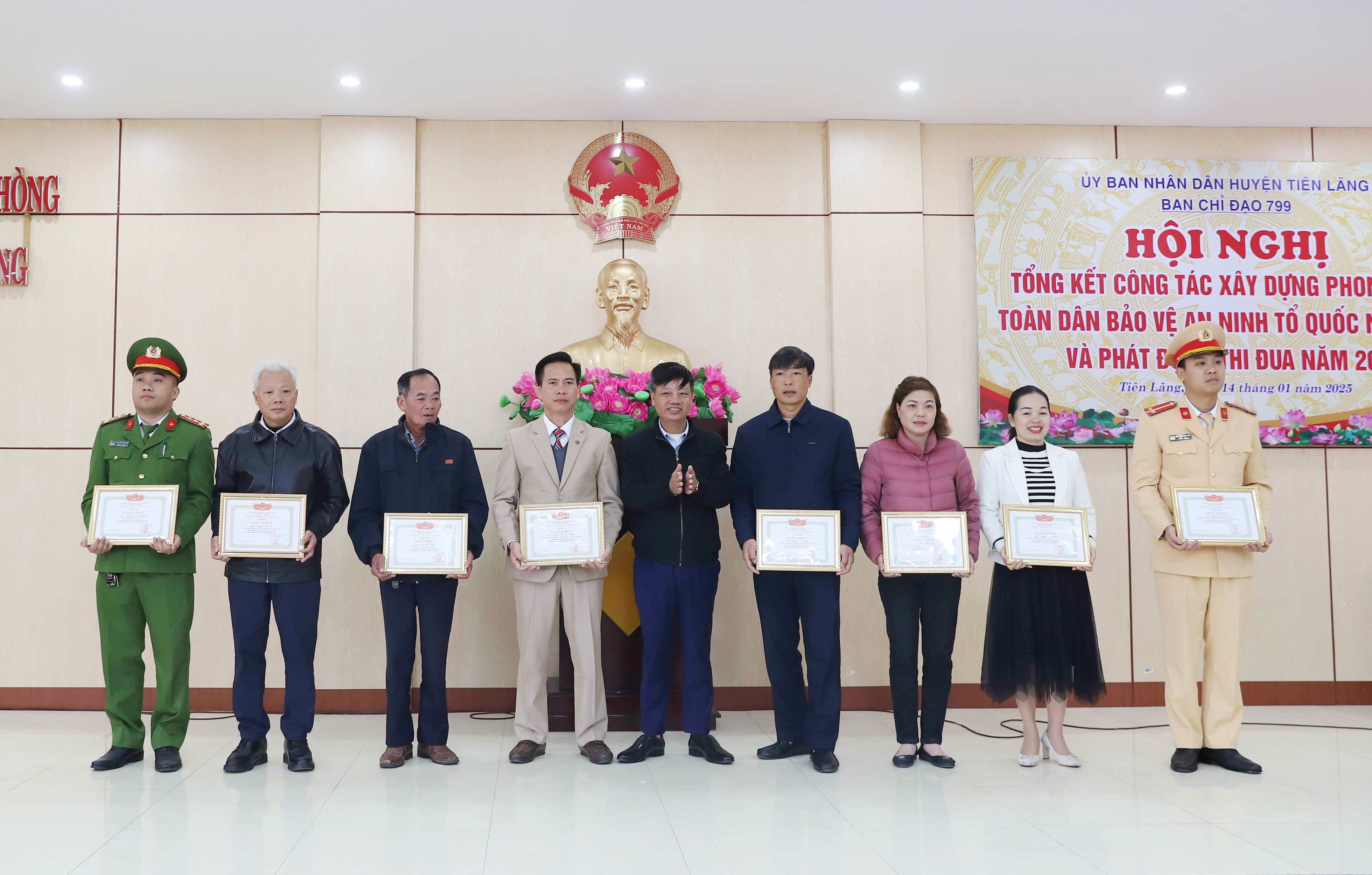 Huyện Tiên Lãng: Khen thưởng 15 tập thể, cá nhân có thành tích xuất sắc trong phong trào “Toàn dân bảo vệ an ninh tổ quốc”